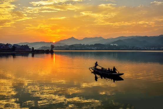 说明: D:\11月纪检人镜头\旅游局提供材料\海龙水库.JPG