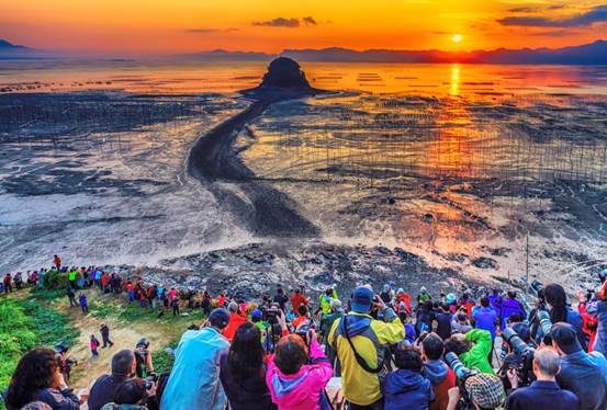 说明: C:\Users\Administrator\Desktop\【纪检人镜头】江山美如画，人在画中游\050 优秀奖《留影》--杨国荣.jpg